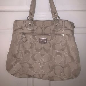 Authentic coach bag :) basically like brand new just needs a little cleaning